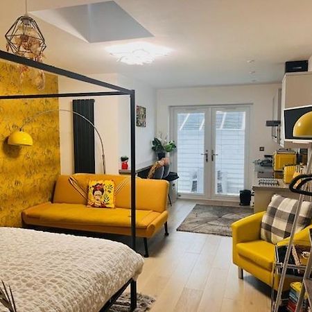 Crow Nest Apartment Barton on Sea Exterior photo